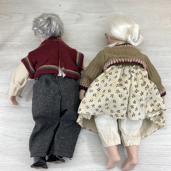 Vintage porcelain grandma and grandpa dolls - Picture 6 of 10
